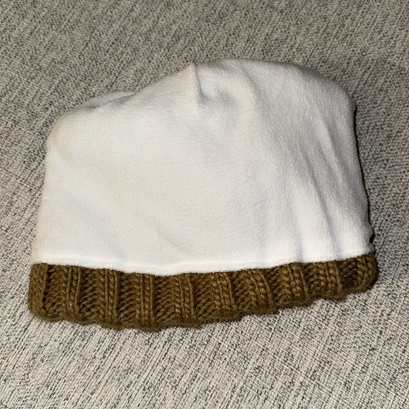 🧶 NWT Michael Kors Cable Knit Beanie – Camel with Pom Pom - Picture 4 of 5